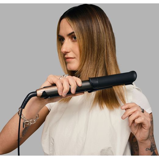 Remington S6077 Hair Straighteners - Black - Women straightening hair shot